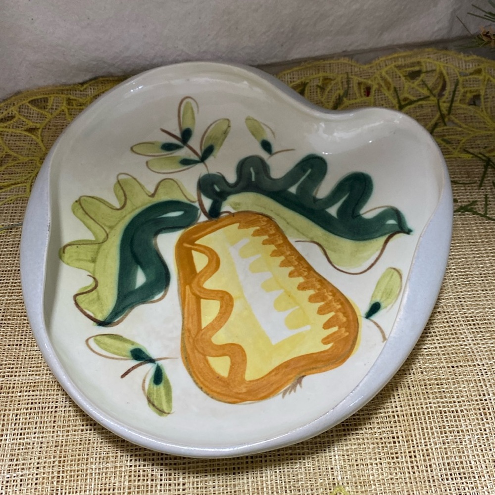 Red Wing Partyware 8” fruit plate - Pear  #103